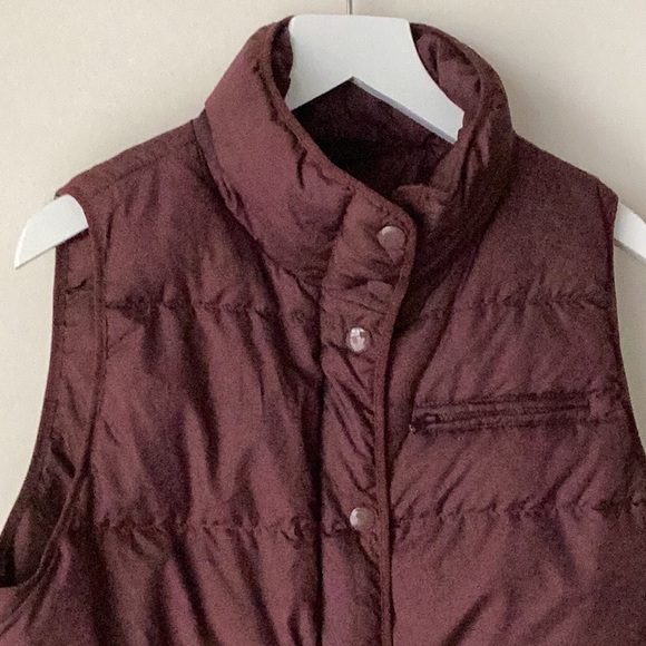 J Crew Down Filled Burgundy Vest XS - Picture 3 of 4